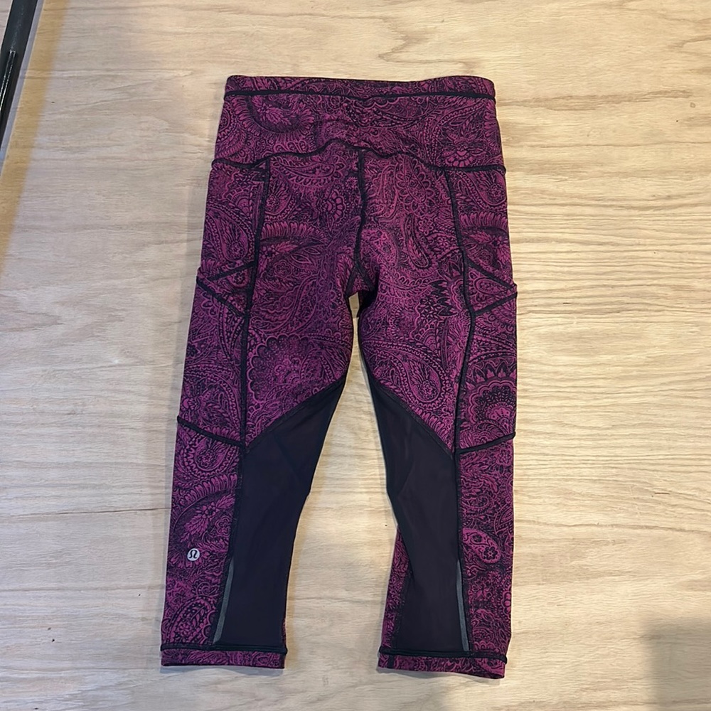 Lululemon 17" Outrun Mesh Crop, Antique Paisley Deep Fuschia Crop
